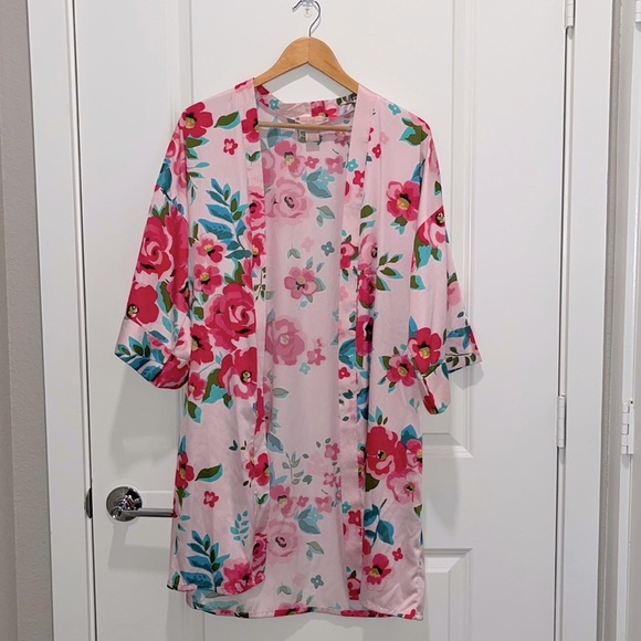 Soho Apparel Floral Robe - Picture 2 of 5